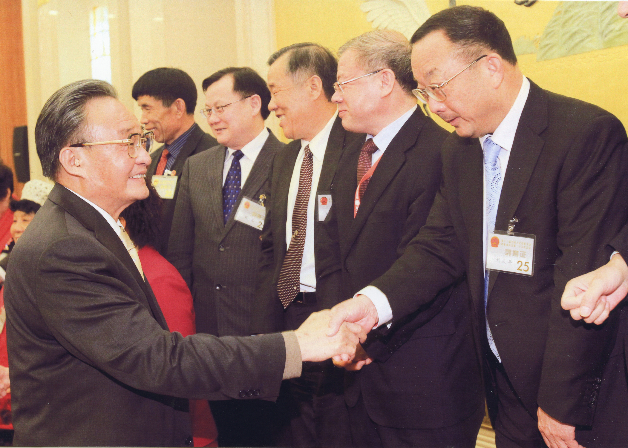 在十一屆全國人大常委會25次會議上，時任吳邦國委員長親切接見集團創始人劉慶年